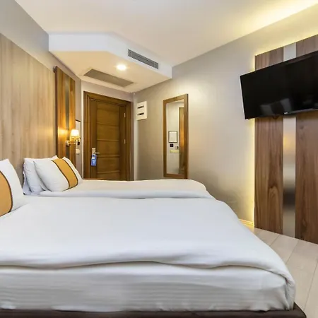 Hotel Royal Capital 3*