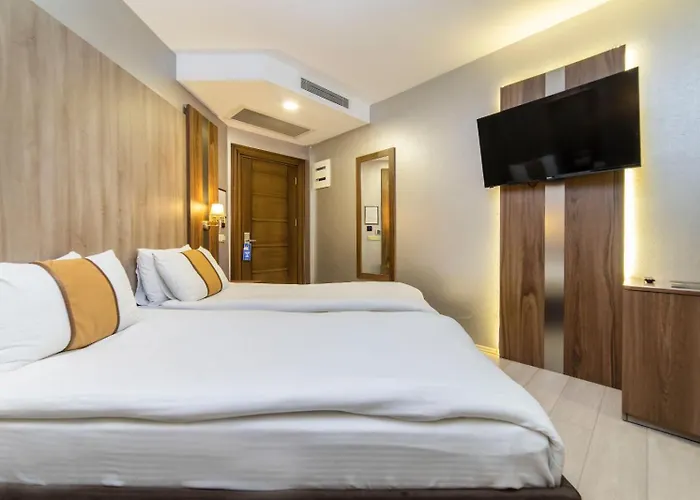 Hotel Royal Capital 3*